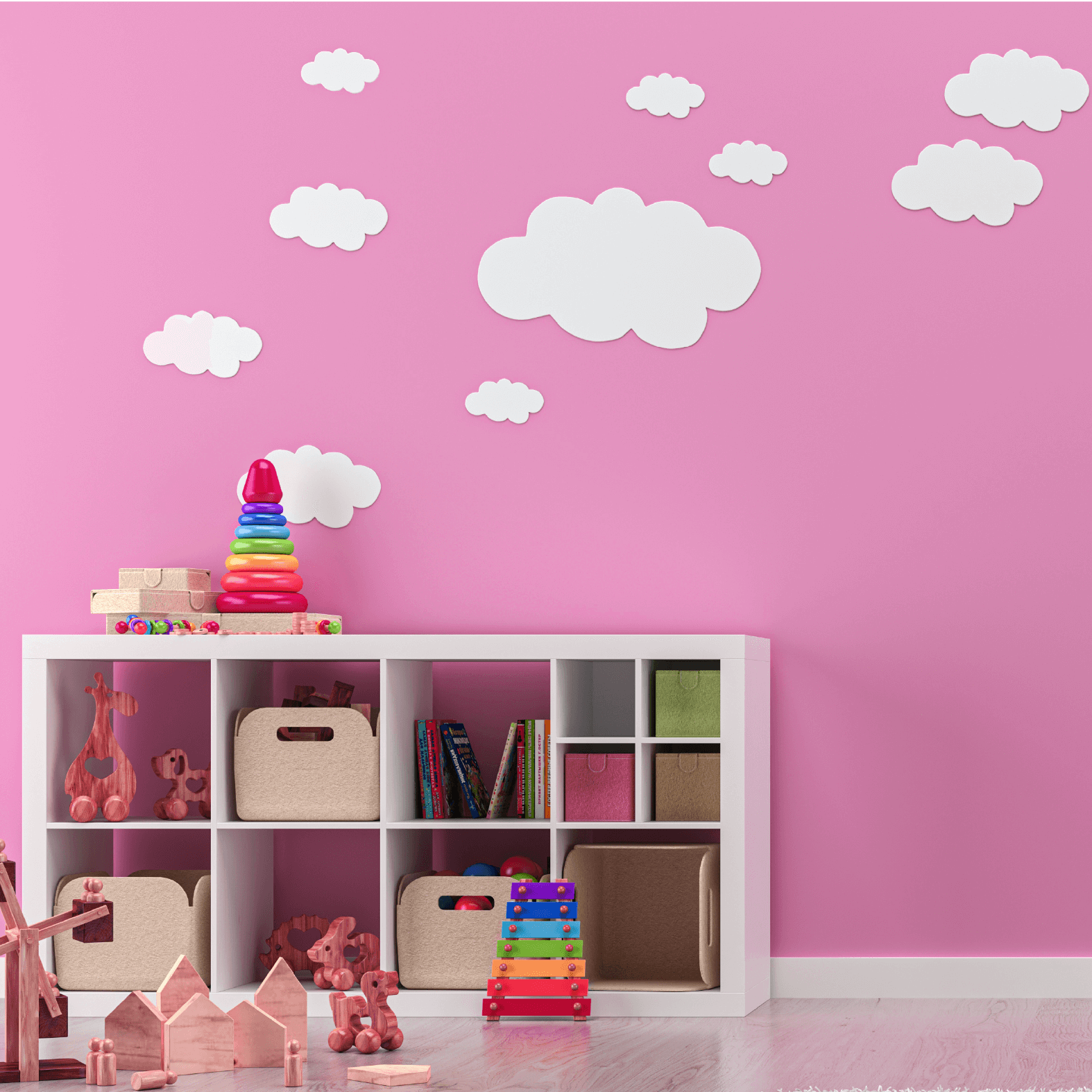 Wandfarbe Babyrosa pink mit Wolkenmotiven, Kinderzimmergestaltung, edelmatt und ansprechend für Kinder.