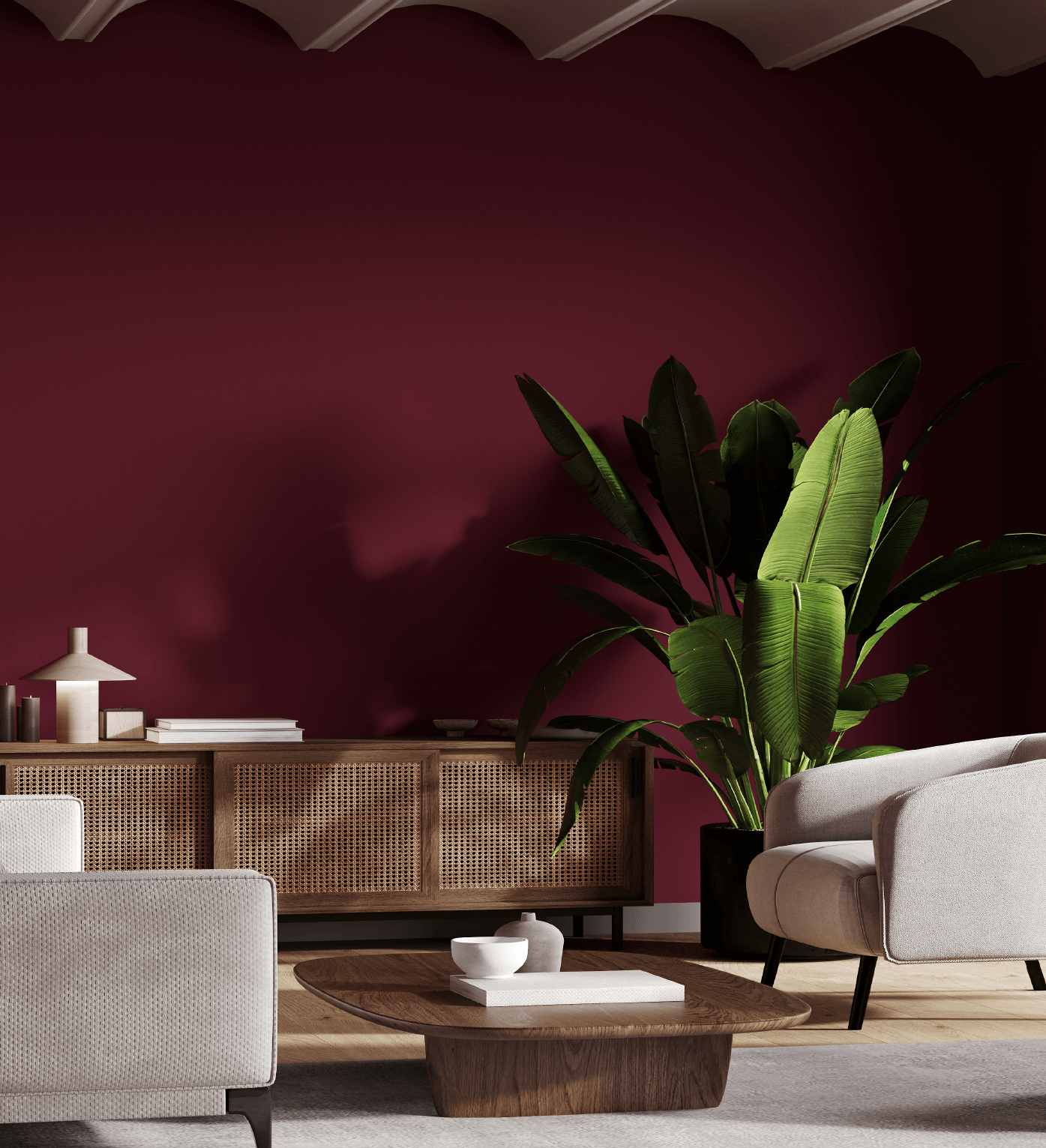 Intérieur moderne avec mur peint en wandfarbe weinrot, plantes géantes et meubles élégants.