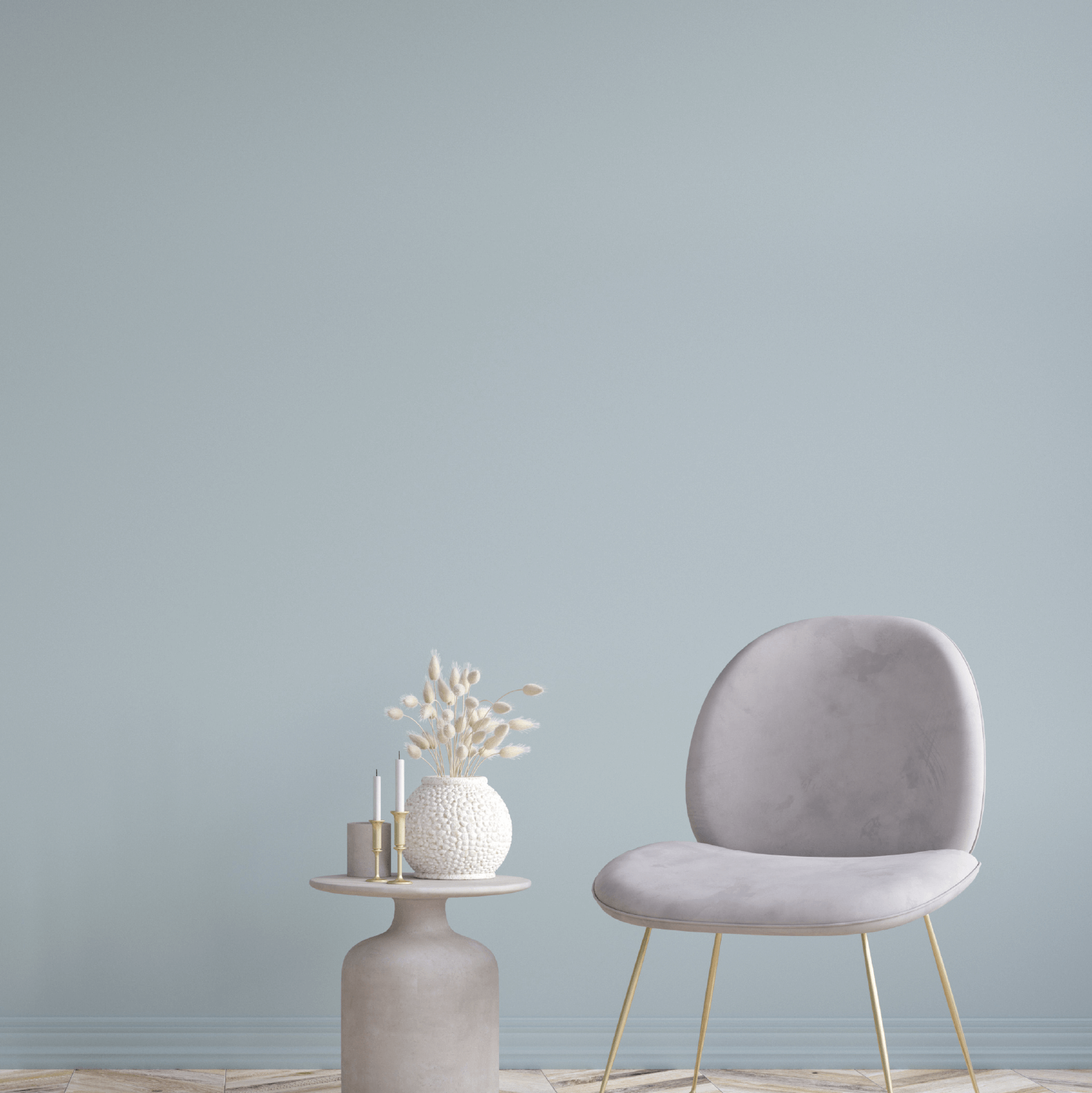 Wandfarbe pastellblau No. 521 Design Collection 5L edelmatt auf einer Wand mit moderner Einrichtung.
